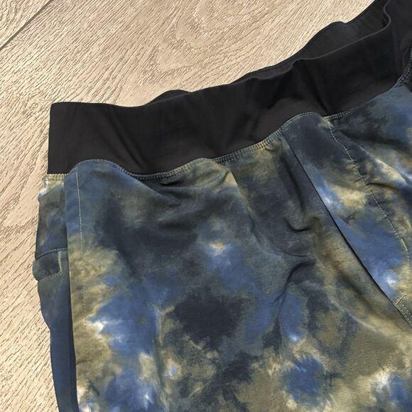 Fabletics The Fundamental Shorts Men Medium Green Tie Dye 7" Unlined Active Run - Picture 2 of 7